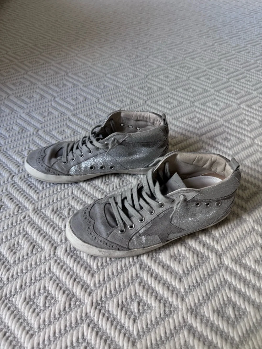 Golden Goose Mid/Star Metallic Silver Low-Top Sneakers - Picture 2 of 6